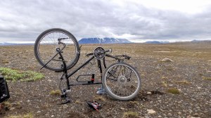 Islande à vélo 2014, crevaison sur la F35