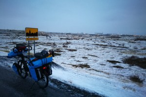 Arrivée à Porlakshofn, en Islande à vélo en hiver