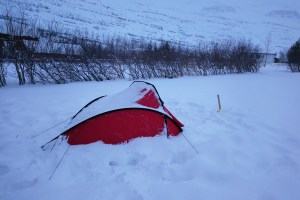 Camping à seydisfjordur en hiver, en Islande à vélo