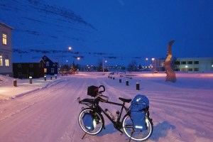 Centre de Seydisfjordur, en islande à vélo en hiver