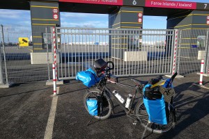 Embarquement pour l'Islande à vélo en hiver