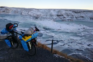 Cascade de Urridafoss, en islande à vélo en hiver