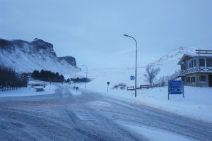 Ville de Vik, en Islande à vélo en hiver