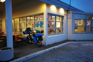 Station service de Saudarkrokur, islande à vélo en hiver
