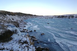 Chutes d'eau d'Urridados, en Islande à vélo en hiver