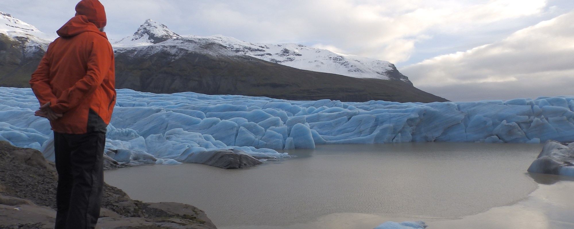 Au pied d'un glacier en islande
