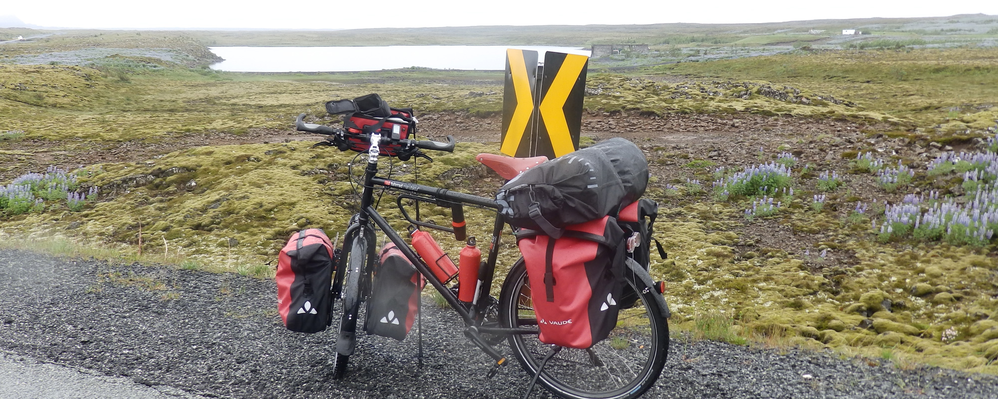 En Islande à vélo en 2014, quelques kilométres après le départ, en direction de Grindavik